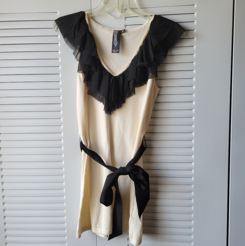 F21 Twist Belted Top - Picture 2 of 5